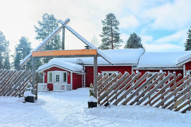 Casa na fazenda de renas no inverno Rovaniemi da Lapônia, Finlândia.