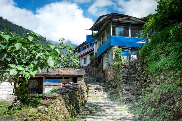 Casa nepalesa na aldeia de montanha