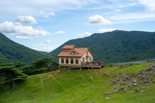 Casa no topo de uma montanha na Coreia do Sul