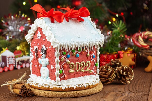 Foto casa de pan de jengibre artesanal comestible y árbol de navidad