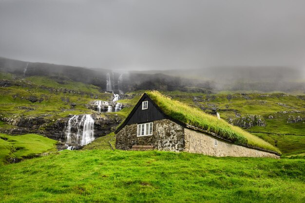 Casa de piedra histórica en Islas Feroe