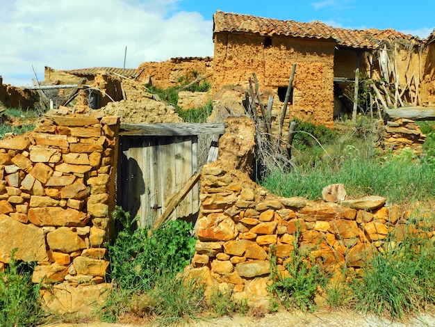 Foto una casa en el pueblo de las casas