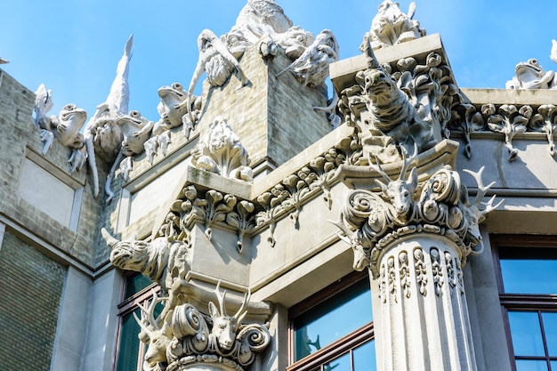 Casa con quimeras en Kiev Ucrania Edificio Art Nouveau con esculturas de animales míticos fue creado por el arquitecto Vladislav Gorodetsky entre 1901 y 1903