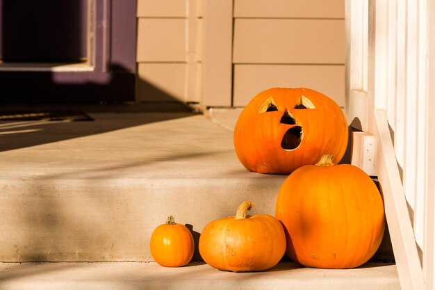 Casa residencial decorada para la fiesta de Halloween.