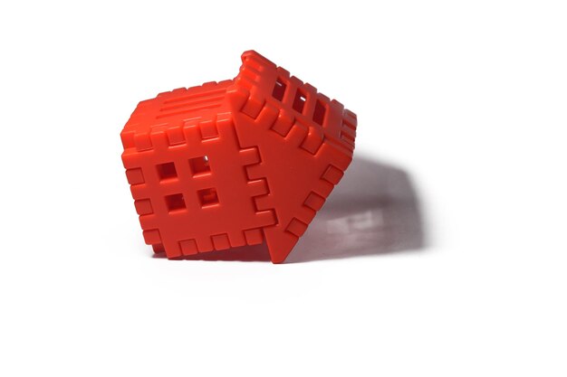 Una casa roja con un fondo blanco plástico lego juguete casa rompecabezas bloques de plástico