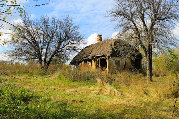 Casa rural abandonada en Ucrania