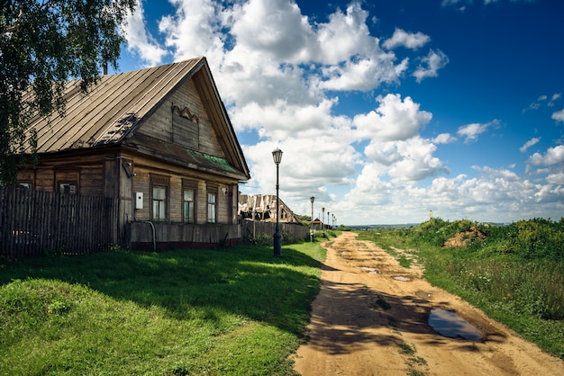 Casa rural tradicional na Rússia.