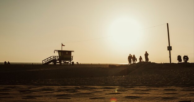 Casa de salvavidas en una playa de Venice en California, EE.