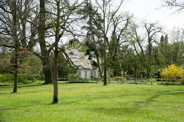 Foto casa señorial y parque en zelazowa wola polonia lugar de nacimiento de frederic chopin