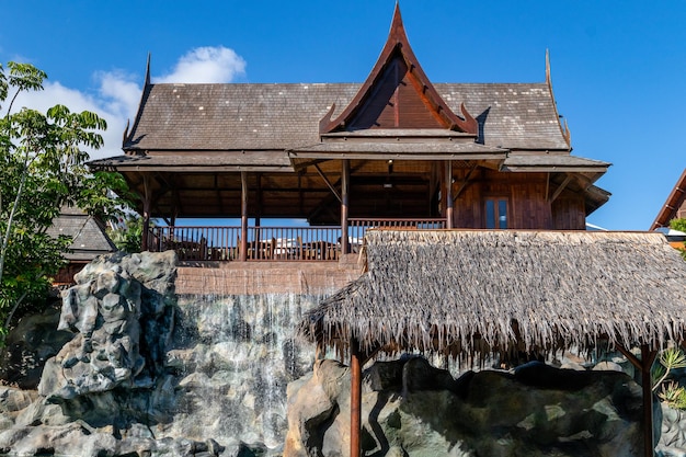 Foto la casa esta sobre el agua