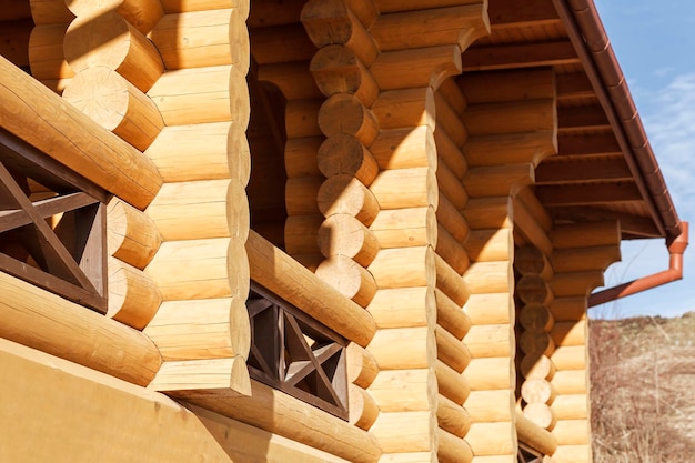 Casa de troncos de madera Construir una casa con troncos de madera ver la casa desde el exterior