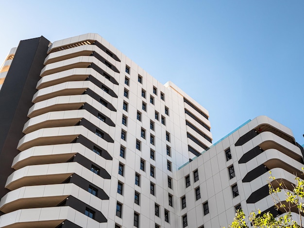 Casa de vecindad grande y cómoda en un clima claro y soleado