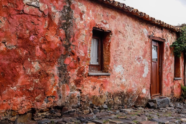 casa velha vermelha