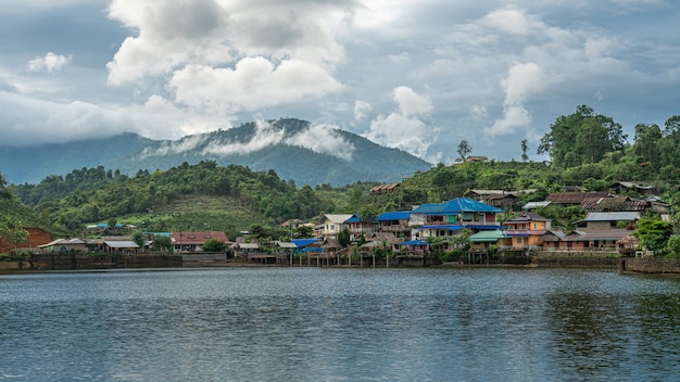 Casa con vista al lago