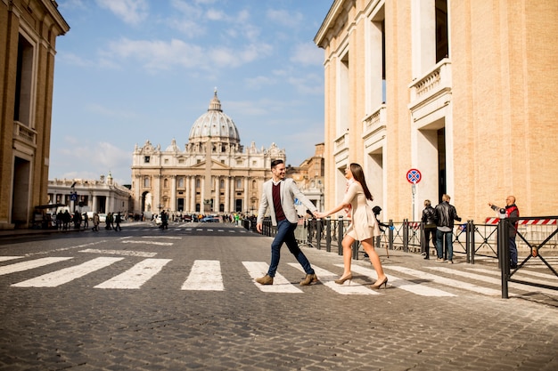 Casal apaixonado no Vaticano, Itália