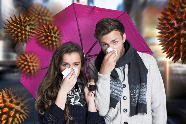 Casal assoando o nariz enquanto segura o guarda-chuva contra a rua embaçada de Nova York