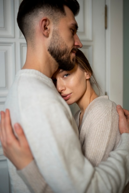 Casal curtindo seus momentos de intimidade