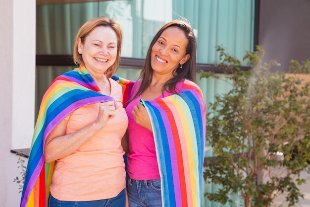 Casal de lésbicas LGBT ama o conceito de felicidade de momentos