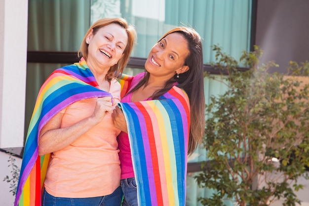 Casal de lésbicas LGBT ama o conceito de felicidade de momentos