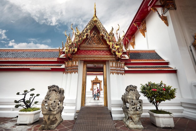 Casal de turista no Wat Pho