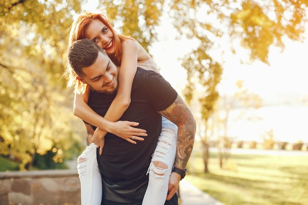 casal em um parque