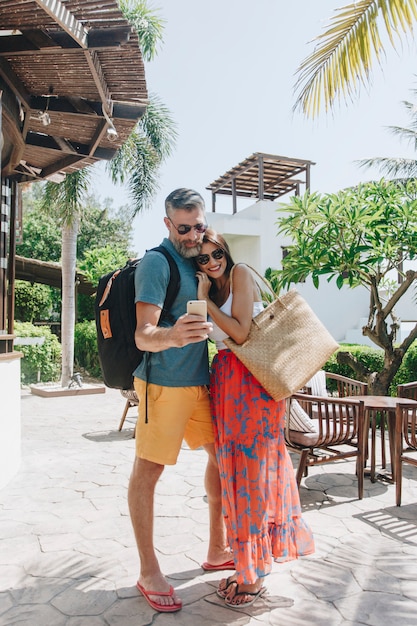 Casal em uma viagem de lua de mel