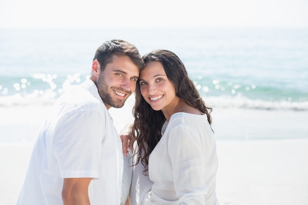 Casal feliz sorrindo