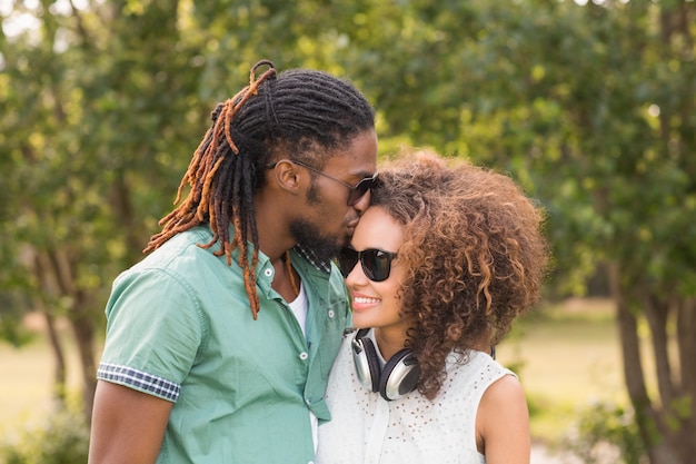 Casal fofo no parque