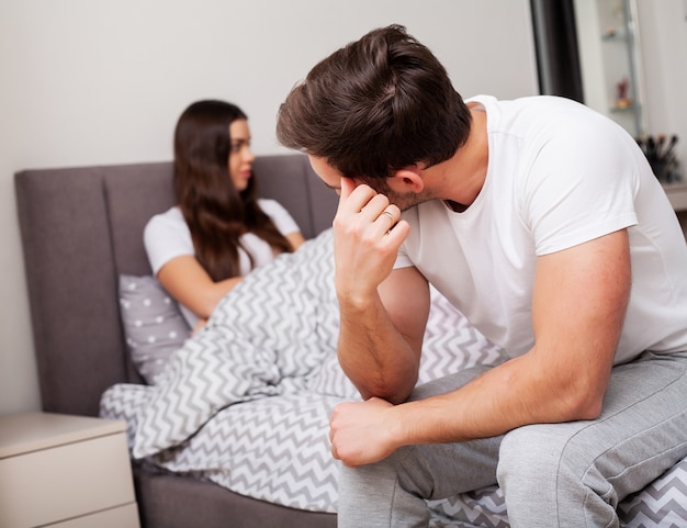 Casal infeliz e conceito sexual dos problemas