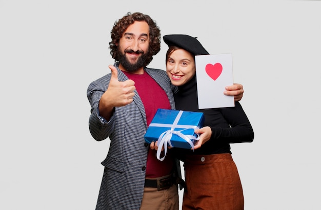 Casal jovem comemorando o dia dos namorados. conceito de amor