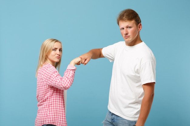 Casal jovem, dois amigos, cara, garota, branca, rosa, vazia, desenho, branco, camisetas