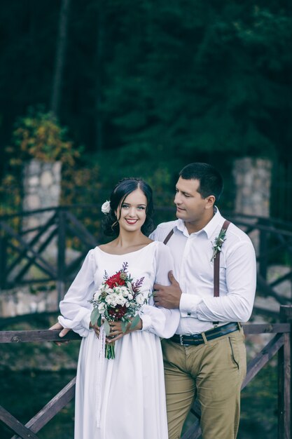 Casal jovem feliz