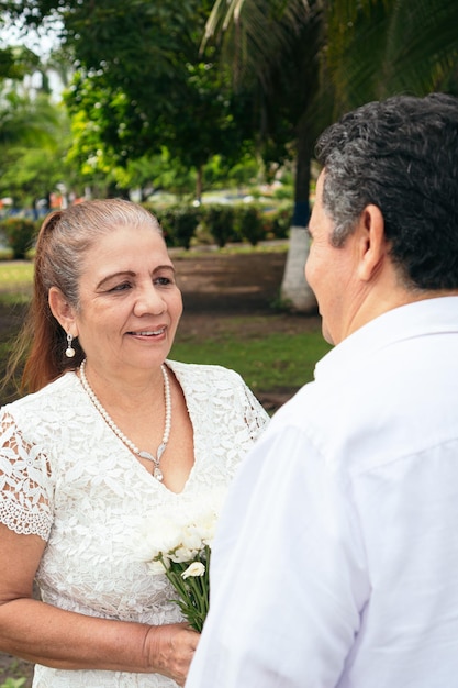 Casal maduro renovando seus votos