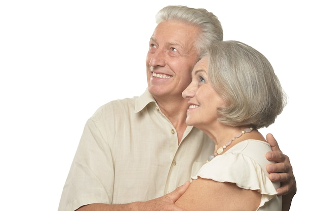 Foto casal mais velho feliz em um fundo branco