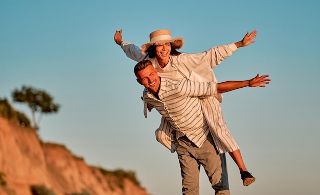 casal na praia