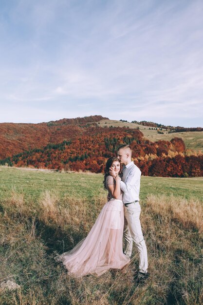 casal nas montanhas