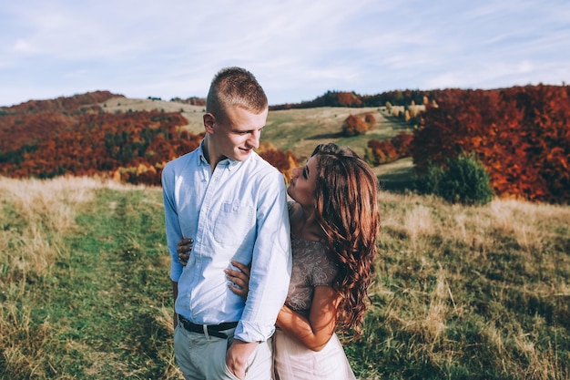 casal nas montanhas