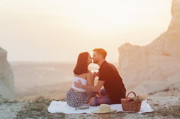 Casal romântico quer beijar