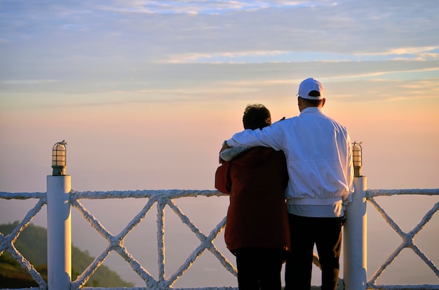 Casal sênior romântico