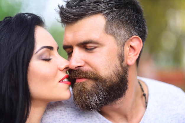 Casal sexy romântico beija retrato de rosto casal sensual apaixonado beija paixão namoro e amor