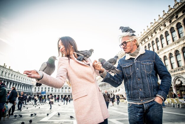 Casal visitando a Praça de São Marcos, Veneza