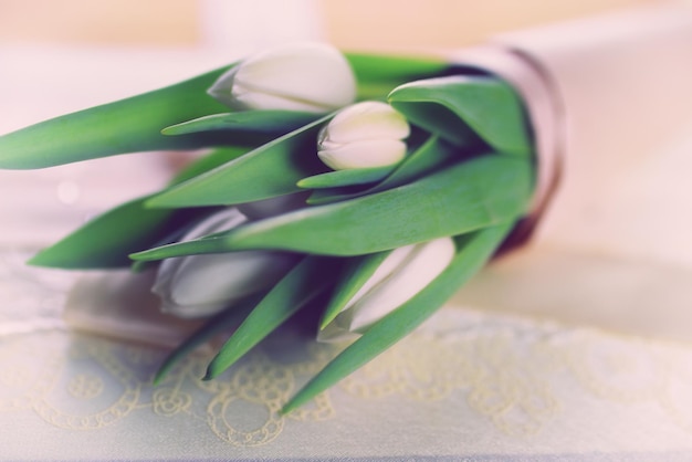 Casamento de renda em tulipa branca