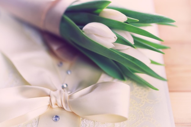 casamento de renda tulipa branca
