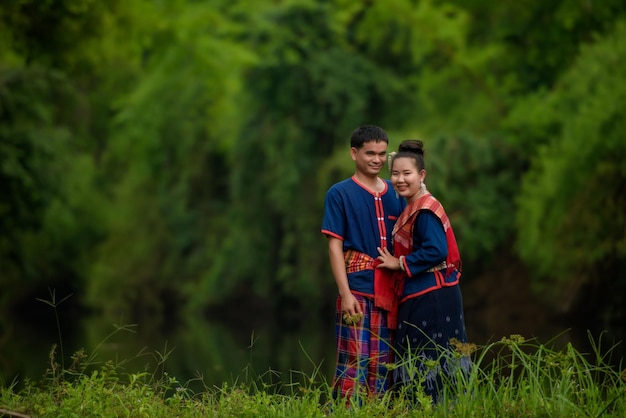 Casamento tradicional tailandês na floresta xA