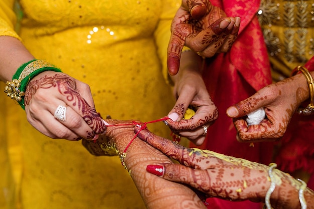 Casamentos quenianos detalhes indianos asiáticos texturas acessórios casamento cerimônia costumeira cidade de Nairóbi