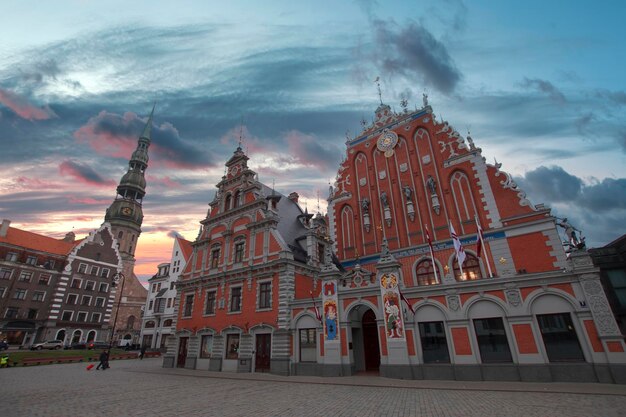 Casas antiguas en la calle Letonia de Riga