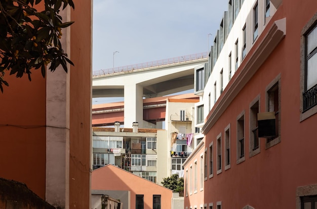 Casas en calles residenciales en portugal