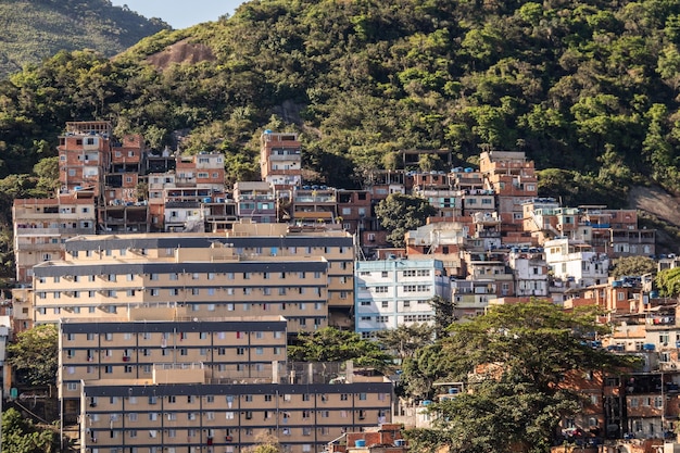 casas en la colina de Cantagalo en Río de Janeiro, Brasil