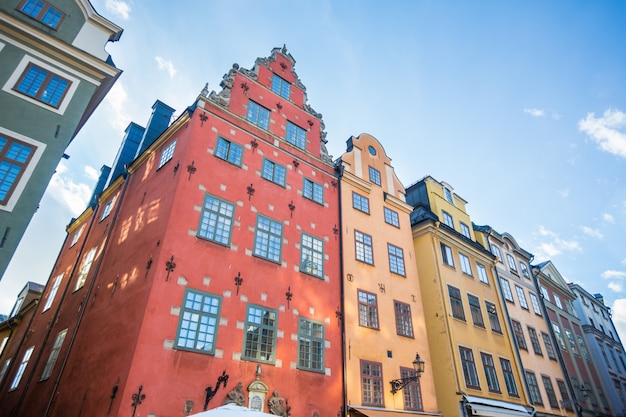 Casas coloridas en el casco antiguo de Estocolmo