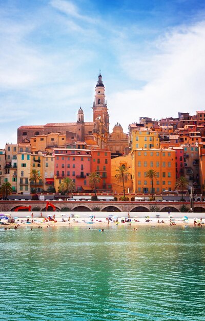 Casas coloridas da cidade velha França de Menton em tons